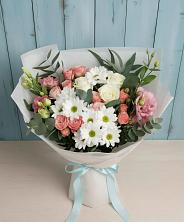 Букет цветов из:  Розы, Лизиантусы и Хризантемы в Красочном
