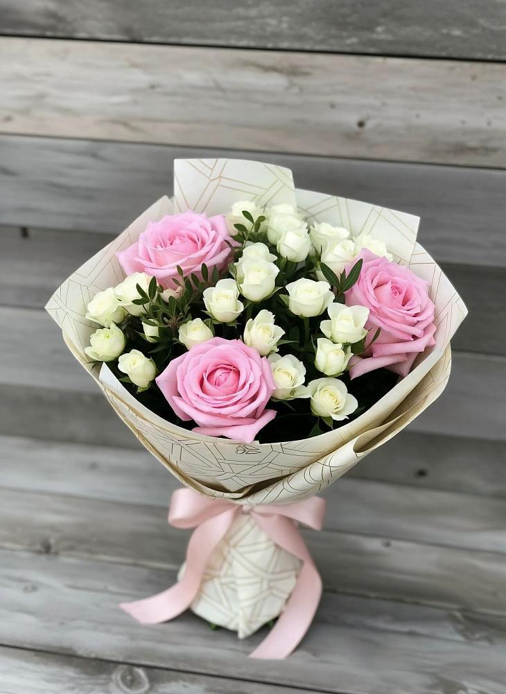 Букет цветов из: Розы в Красочном