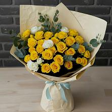 Букет цветов из:  Розы в Красочном