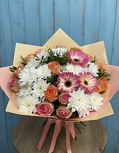 Букет цветов из:  Розы, Герберы и Хризантемы в Красочном
