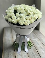 Букет 35 Белых роз в Красочном
