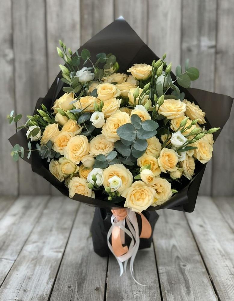 Букет цветов из: Розы и Лизиантусы в Красочном