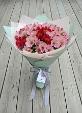 Букет цветов из:  Альстромерии в Красочном