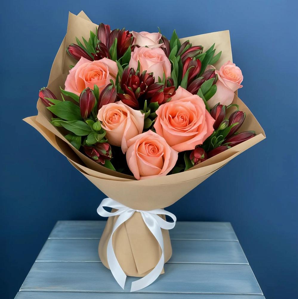 Букет цветов из: Розы и Альстромерии в Красочном