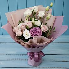 Букет цветов из:  Розы и Лизиантусы в Красочном