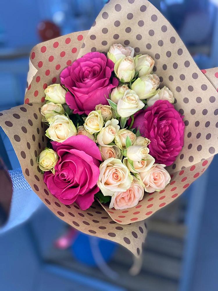 Букет цветов из: Розы в Красочном
