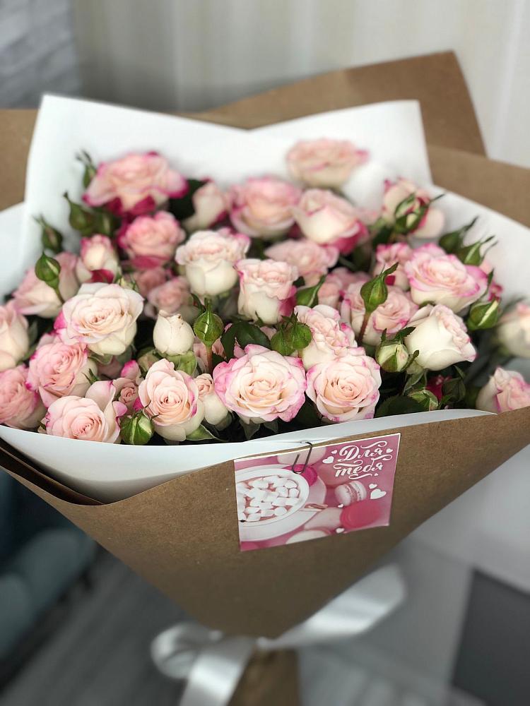 Букет цветов из: Розы в Красочном