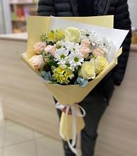 Букет цветов из:  Альстромерии, Розы и Хризантемы в Красочном