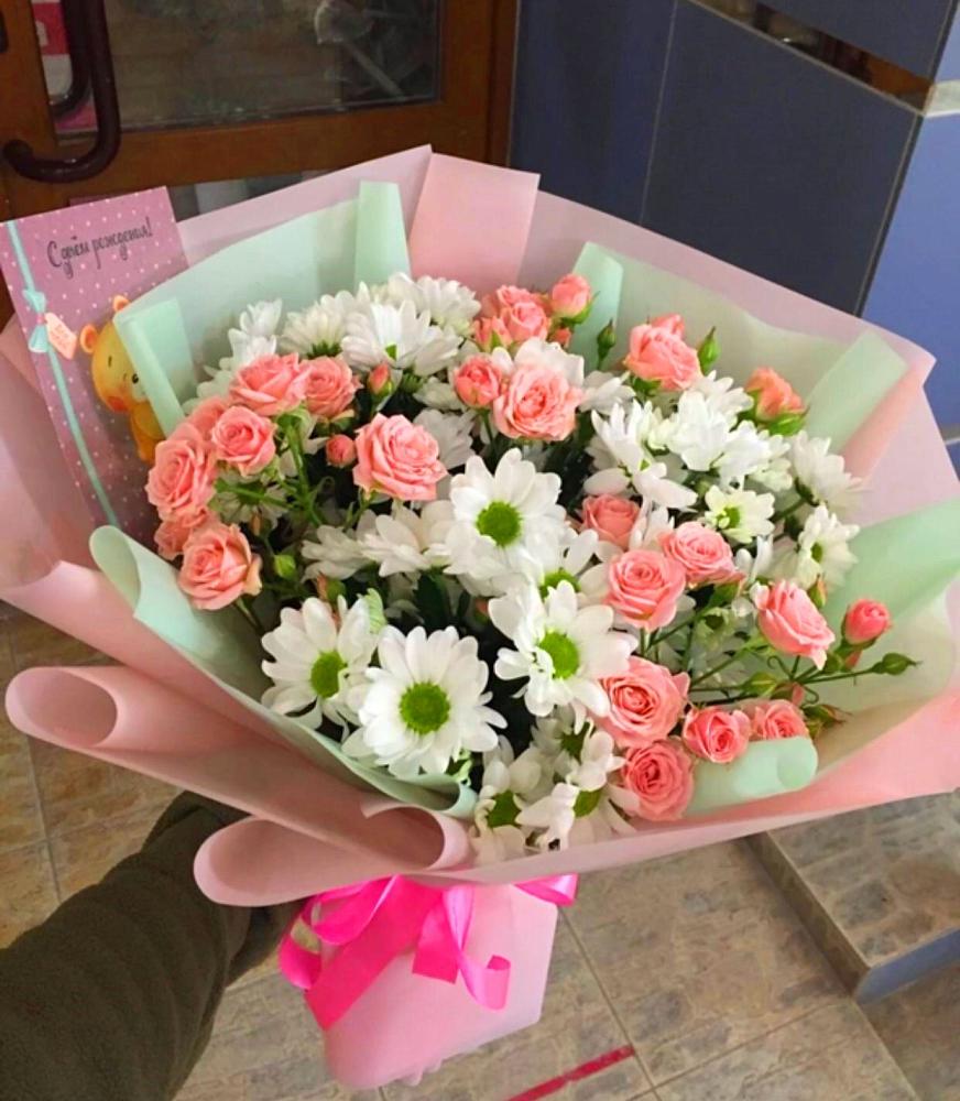 Букет цветов из: Розы и Хризантемы в Красочном