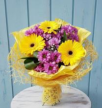 Букет цветов из:  Хризантемы и Герберы в Красочном