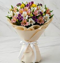 Букет цветов из:  Альстромерии в Красочном