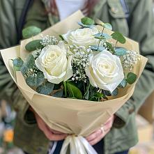 Букет цветов из:  Розы в Красочном