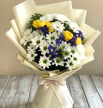 Букет цветов из:  Ирисы, Хризантемы и Розы #REPLACE_PRED# Красочном