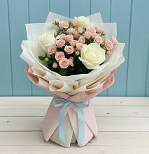 Букет цветов из:  Розы в Красочном