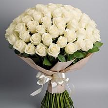 Букет 101 беля роза Белоснежка в Красочном