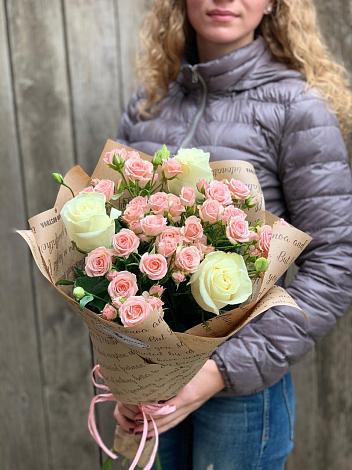 Букет цветов из: Розы в Красочном