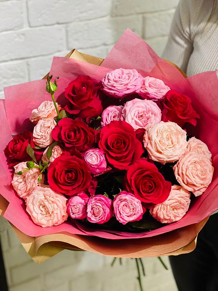 Букет цветов из: Розы в Красочном