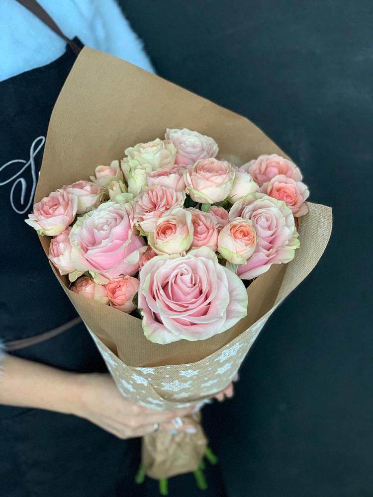 Букет цветов из: Хризантемы и Розы в Красочном