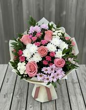 Букет цветов из:  Альстромерии, Гвоздики, Розы и Хризантемы в Красочном