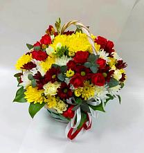 Цветочная композиция из Хризантемы и Розы в корзине в Красочном