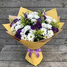 Букет цветов из:  Ирисы, Хризантемы и Ромашки в Красочном
