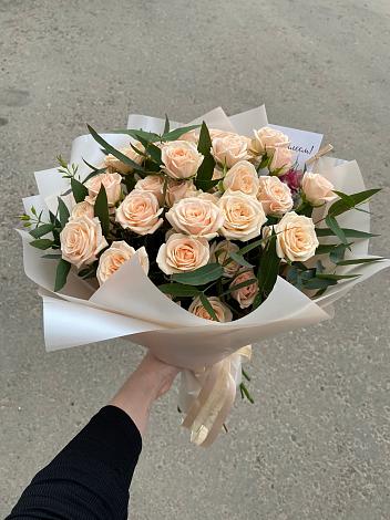 Букет Кремовые розы Латте в Красочном