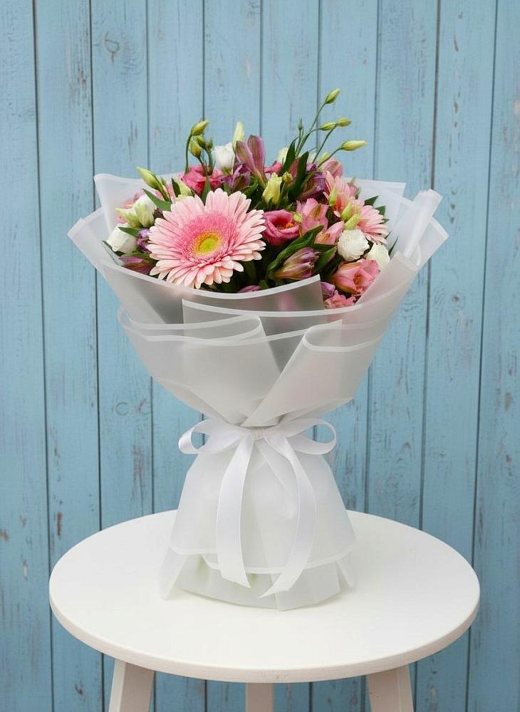 Букет цветов из: Герберы, Альстромерии и Лизиантусы в Красочном