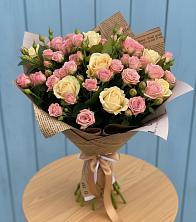 Букет цветов из:  Розы в Красочном