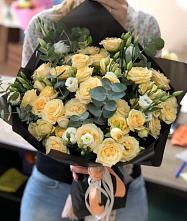 Букет цветов из:  Розы и Лизиантусы в Красочном