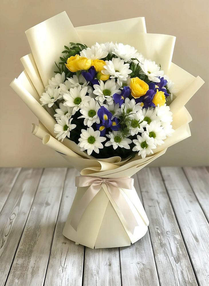 Букет цветов из: Ирисы, Хризантемы и Розы в Красочном