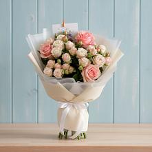 Букет цветов из:  Розы в Красочном