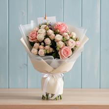 Букет цветов из:  Розы в Красочном