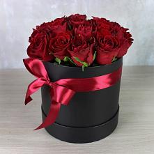 Цветочная композиция из Розы в шляпной коробке в Красочном