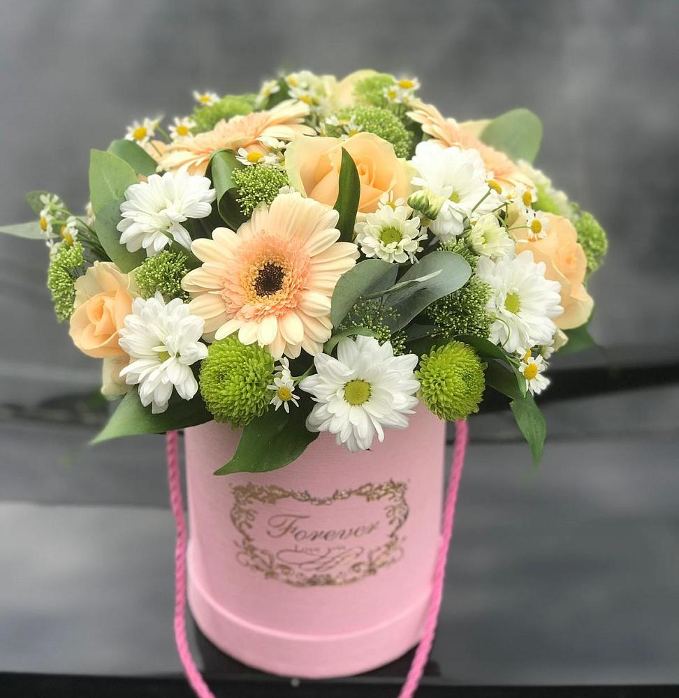 Цветочная композиция из Розы, Герберы и Хризантемы в шляпной коробке в Красочном