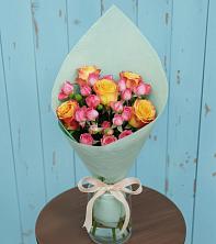 Букет цветов из:  Розы в Красочном