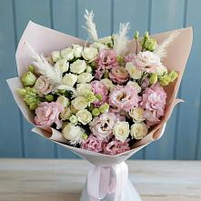 Букет цветов из:  Альстромерии и Розы в Красочном